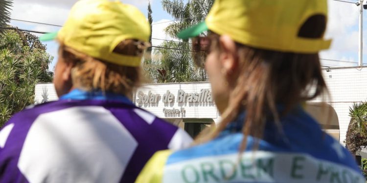 Bolsonaro: condomínio alerta para “consequências imediatas”. Entenda