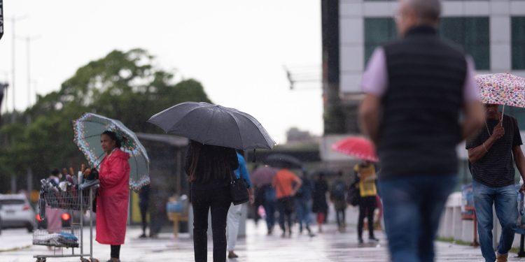 DF tem alerta de chuvas intensas até quinta-feira (26), diz Inmet