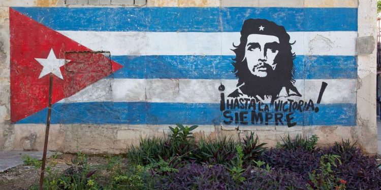 Cuba: o país da solidariedade está sozinho?