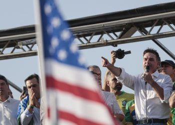 O “moderado” Flávio Bolsonaro pediu intervenção dos EUA nas eleições