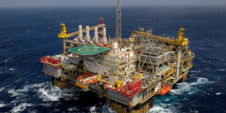 Diante da maior crise de petróleo, o mundo vai inovar ou fincar o pé nos fósseis?