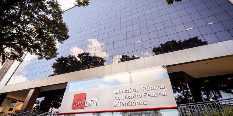 Segurança que perseguiu mulher negra em mercado é denunciado pelo MP