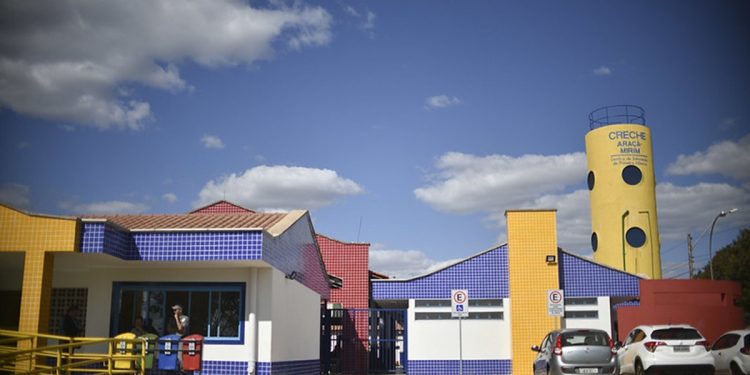 “Pode morrer de chorar”: mãe flagra maus-tratos em creche ao usar gravador