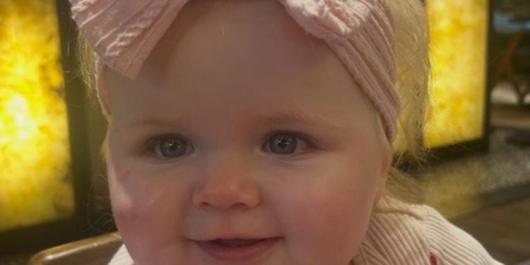 Bebê de 9 meses está na UTI após sofrer complicações por meningite