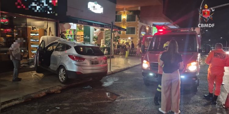 Carro invade loja na Asa Sul e mulher, de 69 anos, fica ferida