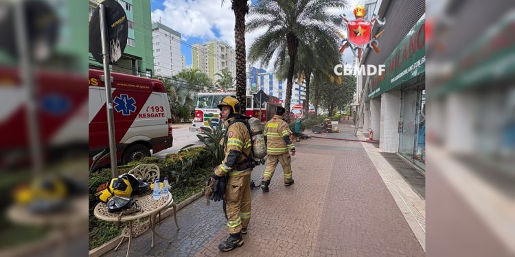 Incêndio atinge loja em Águas Claras, e funcionários saem às pressas. Veja vídeo