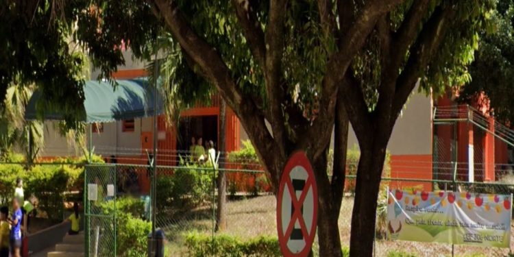 Pai que invadiu escola no DF xingou diretor: “Fresco, saco de bosta”