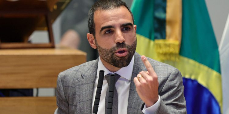 Ibaneis exonera indicados de deputados que votaram contra PL do BRB