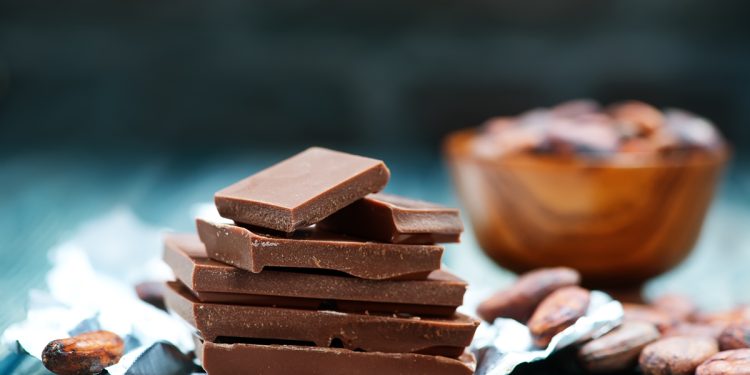 Chocolate e intestino: veja como evitar que o prazer vire desconforto