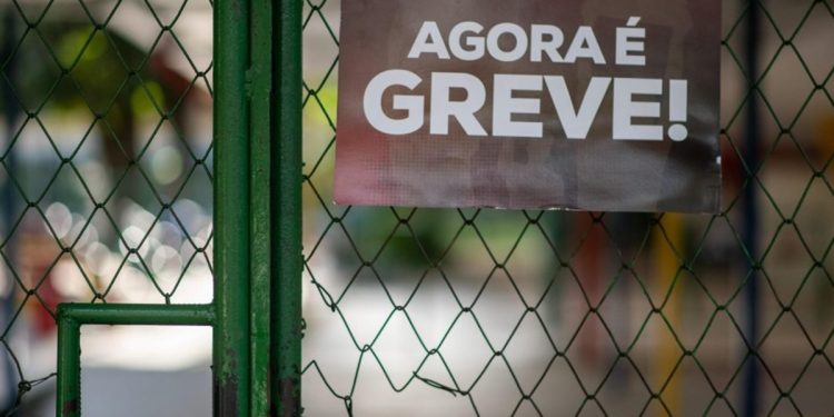 Professores do DF fazem assembleia com paralisação nesta quarta-feira