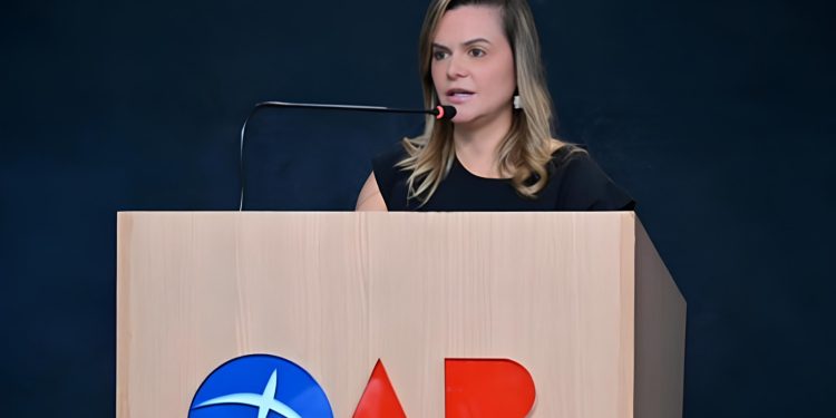 Banco Central aprova nomeação da advogada Hellen Falcão como diretora jurídica do BRB