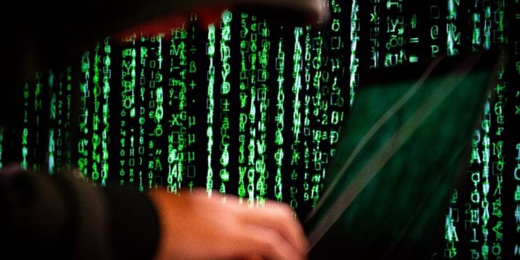 Influenciadora que fazia perguntas falsas na “caixinha” é condenada