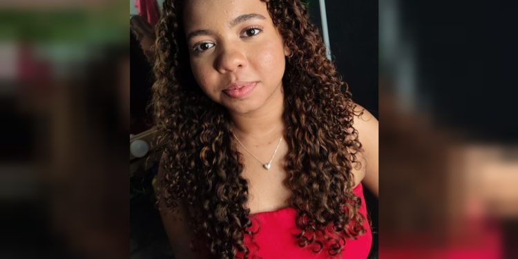 Família procura adolescente de 14 anos que sumiu após ser deixada em escola