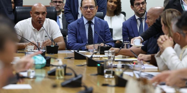 Presidente do BRB diz a deputados que “o banco para de funcionar” se PL não for aprovado