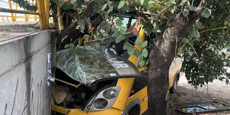 Mãe de adolescente que estava em ônibus escolar sonhou com acidente