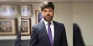 Servidor do alto escalão de ministério esculacha caseiro após demissão: “Analfabeto”