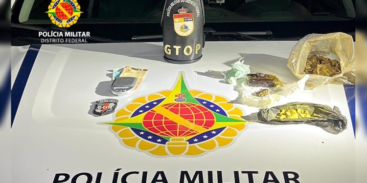 Homem é preso com drogas escondidas em compartimento secreto de carro