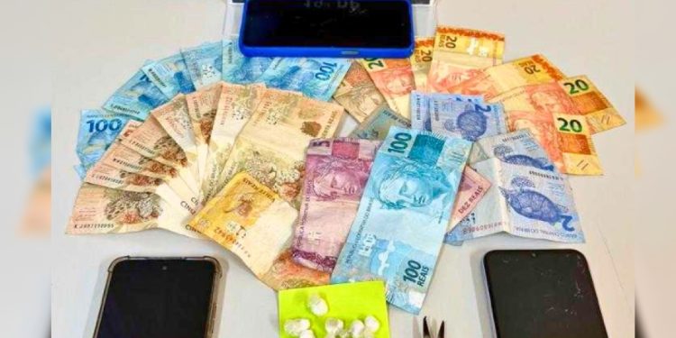 Traficantes oferecem cocaína a policiais e são detidos no DF