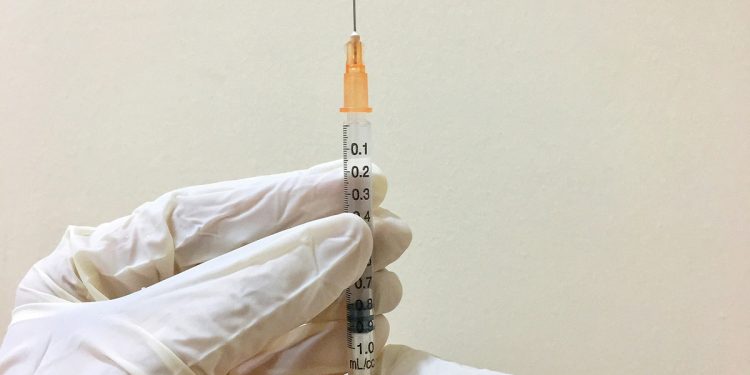 Estudo: alumínio presente nas vacinas é seguro e não causa doenças