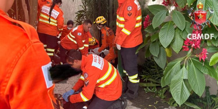 Após 1 hora e meia de manobras, bombeiros revertem parada cardíaca no Lago Sul