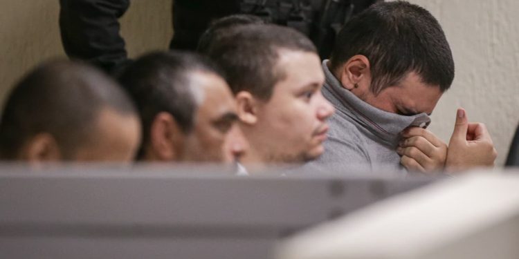 Veja momento em que juiz condena réus da maior chacina do DF