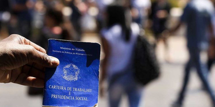 DF fecha a semana com 592 vagas de emprego. Salários chegam R$ 3,5 mil