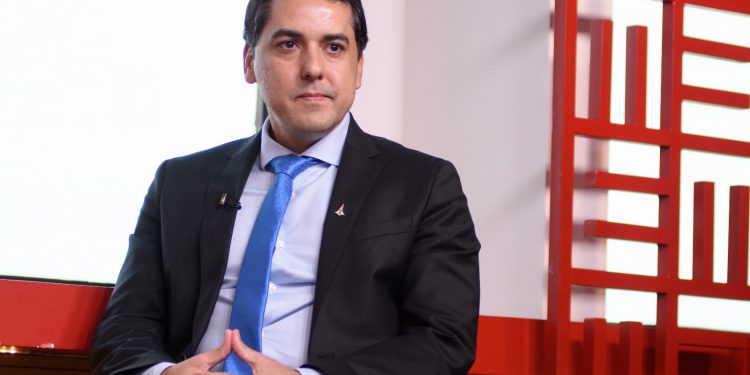 Justiça rejeita ação contra nomeação de secretário de Saúde do DF