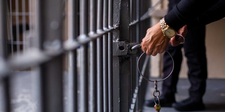 Cena de horror: detento é esquartejado e tem língua arrancada em cela