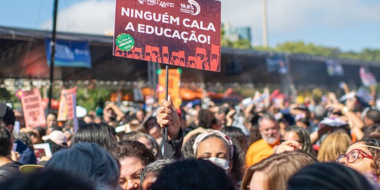 Mesmo com decisão do GDF, Sinpro mantém paralisação dos professores