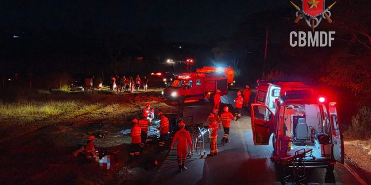 Duas pessoas morrem e uma fica gravemente ferida após acidente no DF