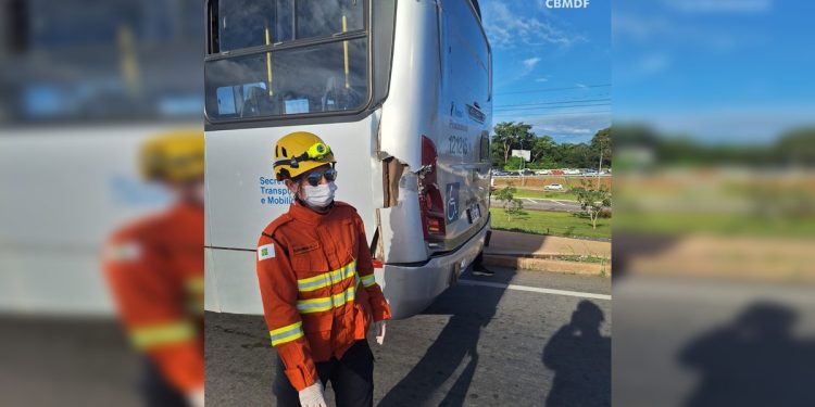 Batida entre 2 ônibus e um carro deixa um ferido na Ponte do Bragueto