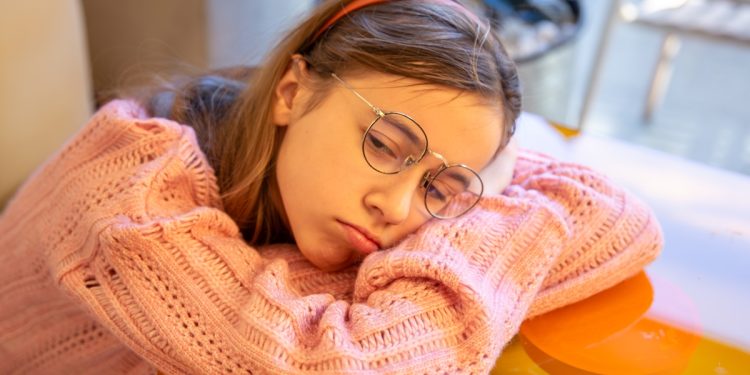 “Jet lag social”: entenda o efeito de dormir tarde e acordar cedo