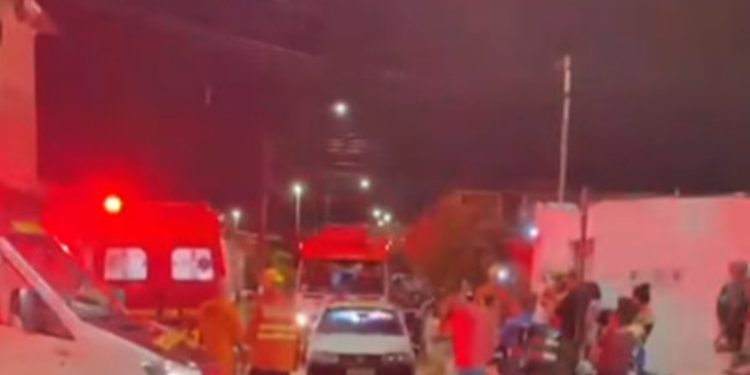 Mulher é presa após esfaquear três adultos e duas crianças no DF. Veja vídeo