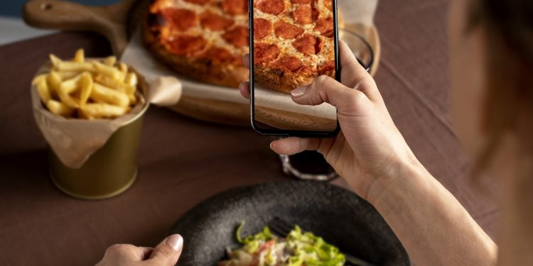 Ver vídeos de comida gordurosa pode influenciar escolhas saudáveis