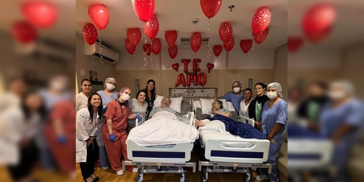 Amor na UTI: casal internado celebra bodas de casamento com sessão de cinema. Veja vídeo