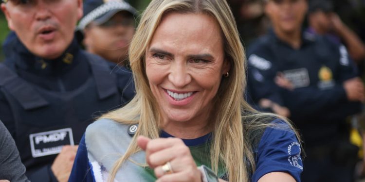 “Brasil é um país cristão”, diz Celina em Via-Sacra no Morro da Capelinha