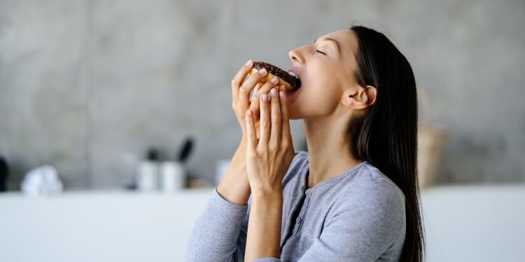 Muita vontade de doce? Nutricionistas explicam por que isso acontece