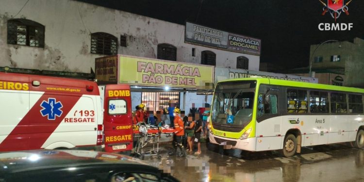 Criança de 10 anos fica ferida após ser atropelada por ônibus no DF