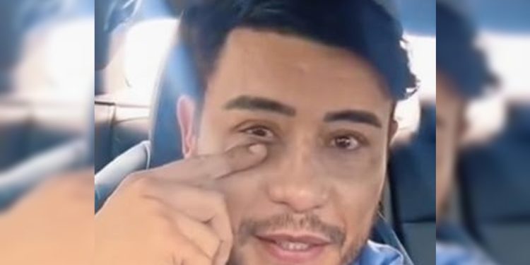 Delegado chora ao ser transferido de unidade após treta com advogada