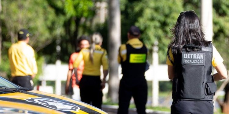 CLDF aprova reestruturação salarial para servidores do Detran-DF