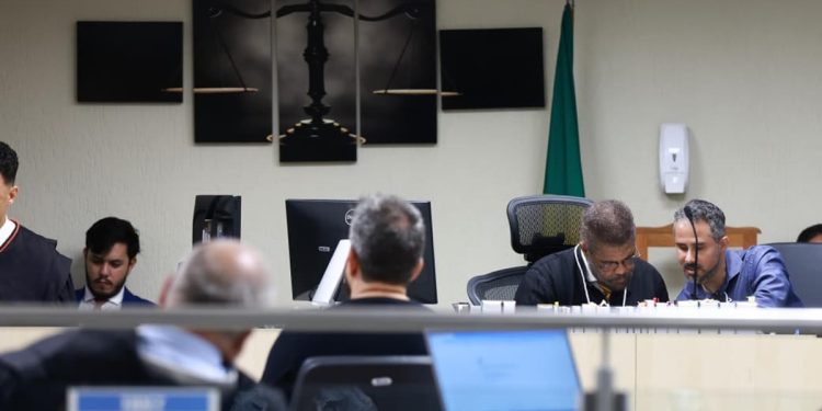 “Estar na presença deles é muito pesado”, diz irmã de vítima em julgamento de chacina no DF