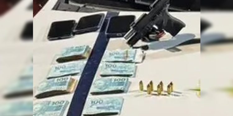 Armada, dupla é presa em cemitério do DF com drogas e R$ 12 mil em espécie