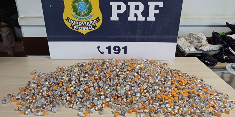 Remédios para emagrecer avaliados em R$ 2,5 milhões são apreendidos. Veja vídeo