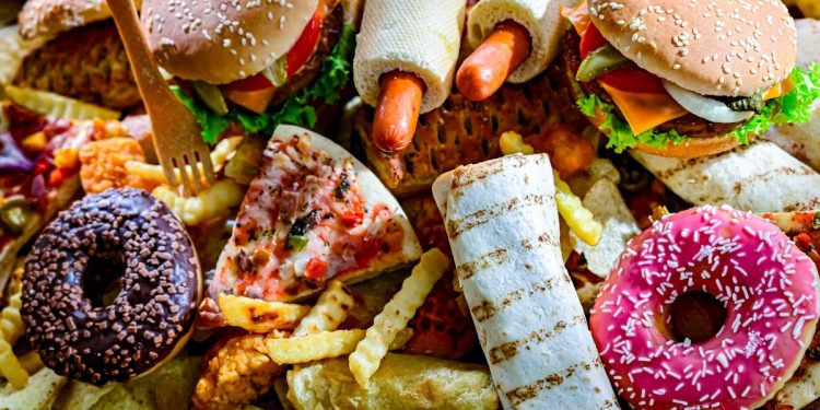 Nutricionista diz como diferenciar ultraprocessados e industrializados