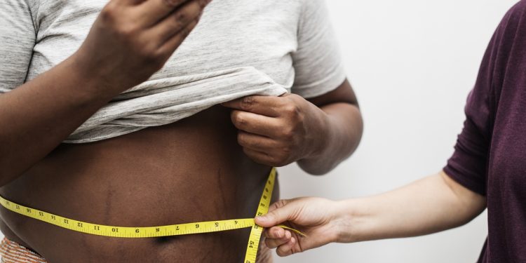 Nova ferramenta supera IMC na previsão de riscos ligados à obesidade