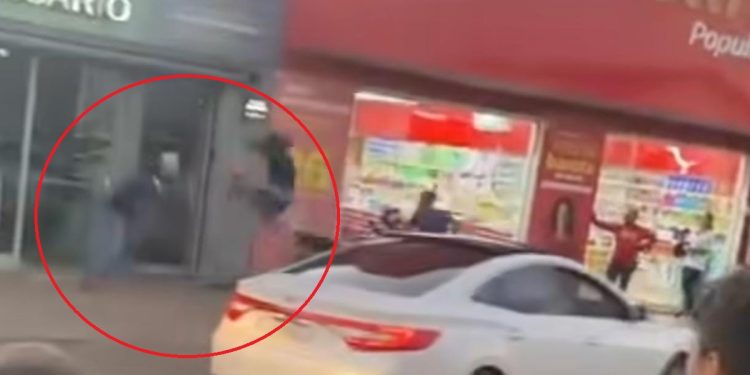 Pastor evangélico “amassa” bandidos na porrada com banda e “enterrada”. Veja vídeo