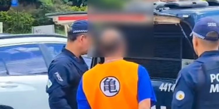 Veja vídeo de “Goku” bêbado sendo preso após bater em carros no DF