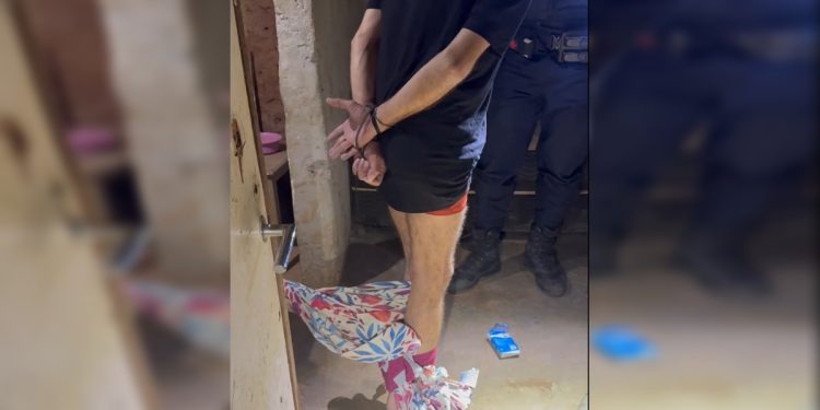 Homem passa a noite amarrado dentro de casa após roubo de moto. Veja vídeo