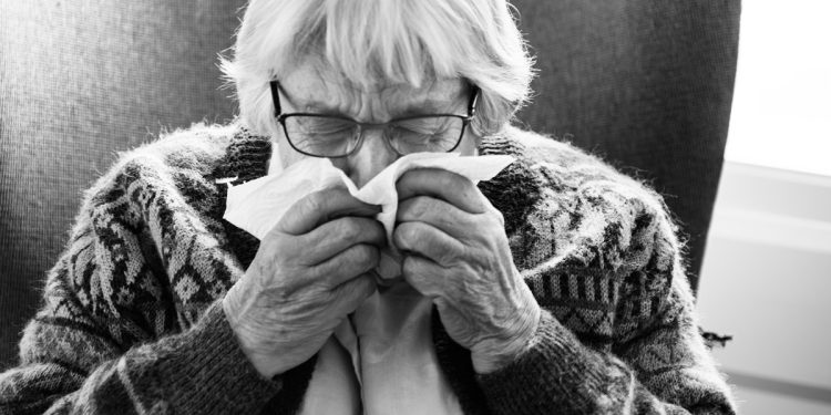 Estudo descobre por que idosos são grupo de risco para Covid e gripe