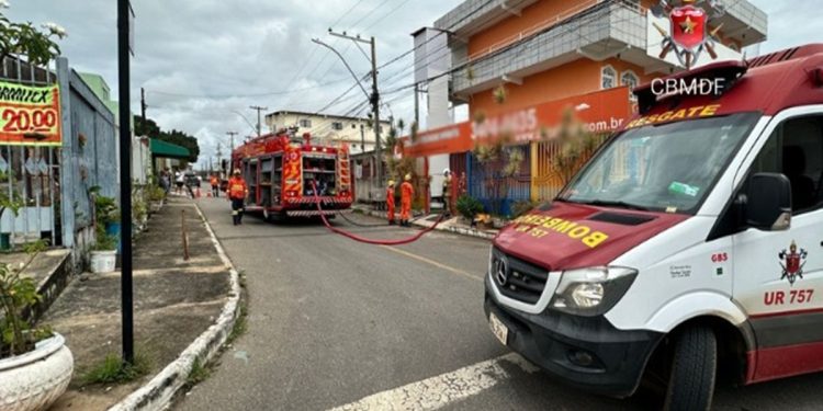 Incêndio destrói depósito de materiais escolares em creche no DF